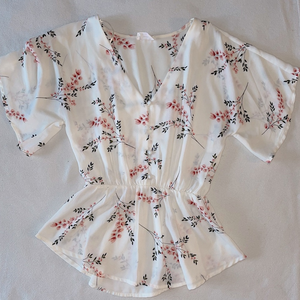 XS Sienna Sky top with floral pattern